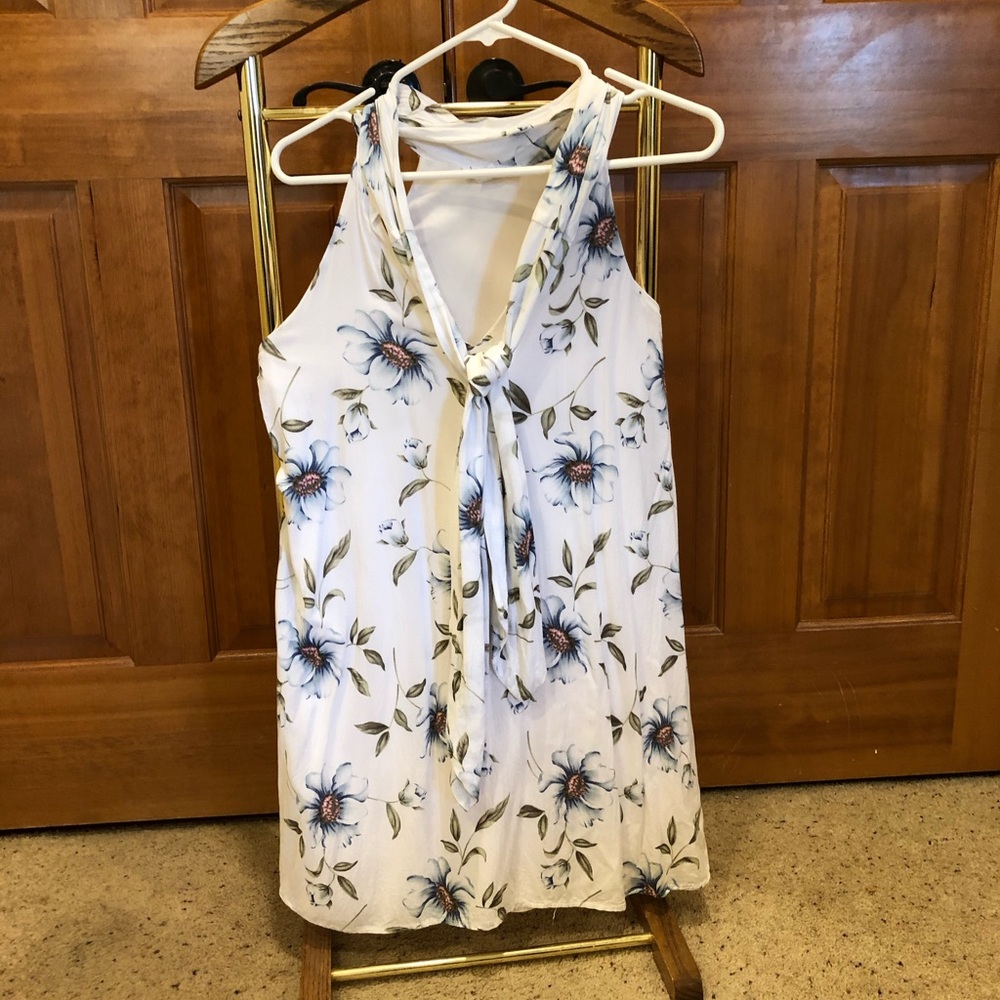 Dress - Picture 8 of 10